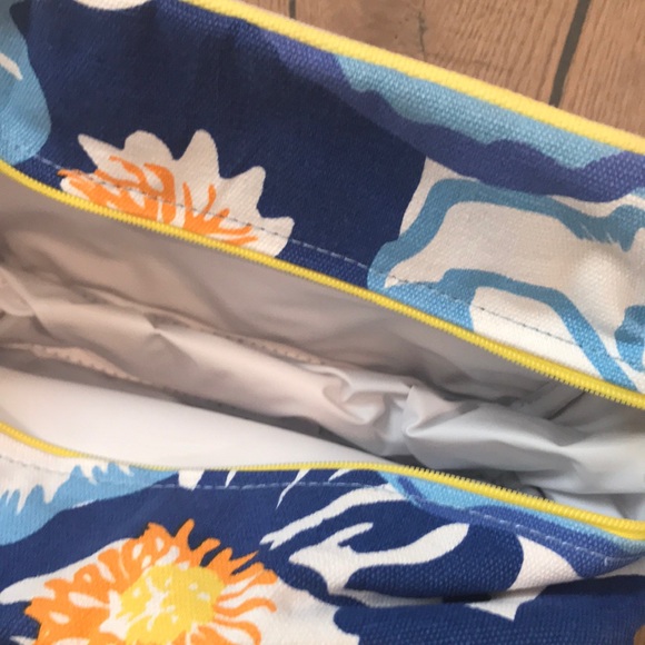 Lilly Pulitzer cosmetic bag - Picture 2 of 6